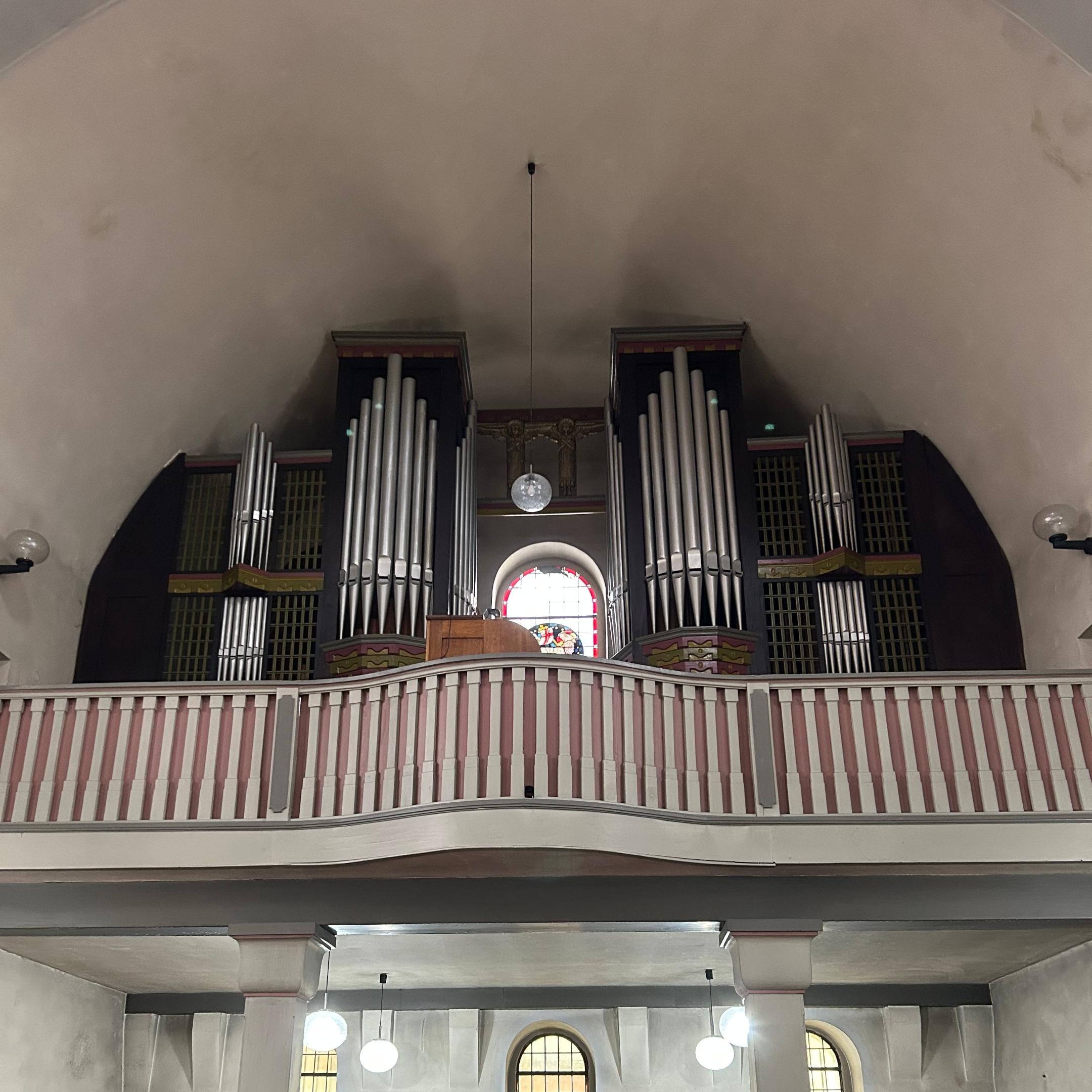 Orgel Trechtingshausen von unten (c) Christian Binz Orgel Trechtingshausen von unten